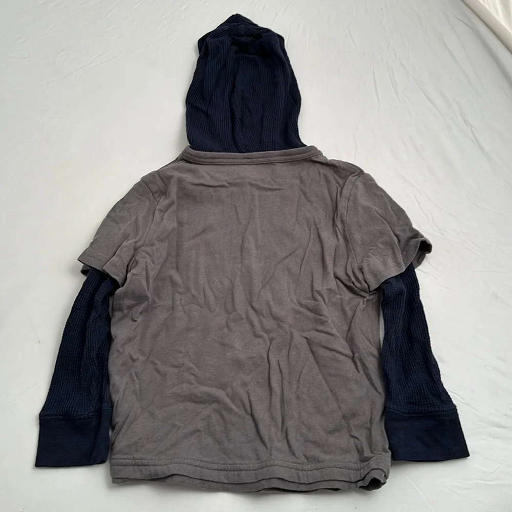 Gap gray and navy hooded long sleeve graphic t-shirt
